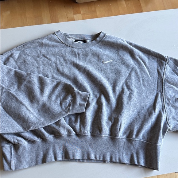 Nike Oversized Gray Crop Crewneck Sweatshirt - Picture 1 of 4